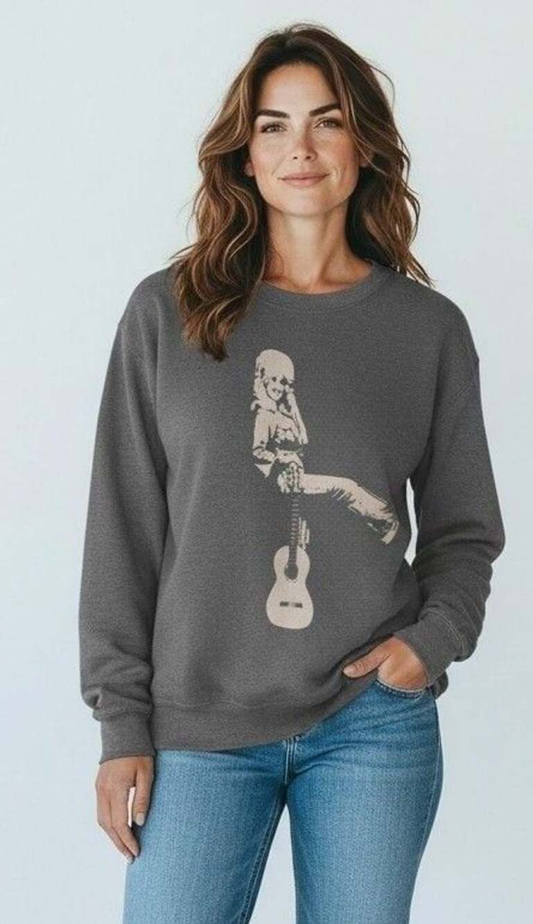 Gildan Heavy Blend Dolly Parton Guitar Size XL Sweatshirt